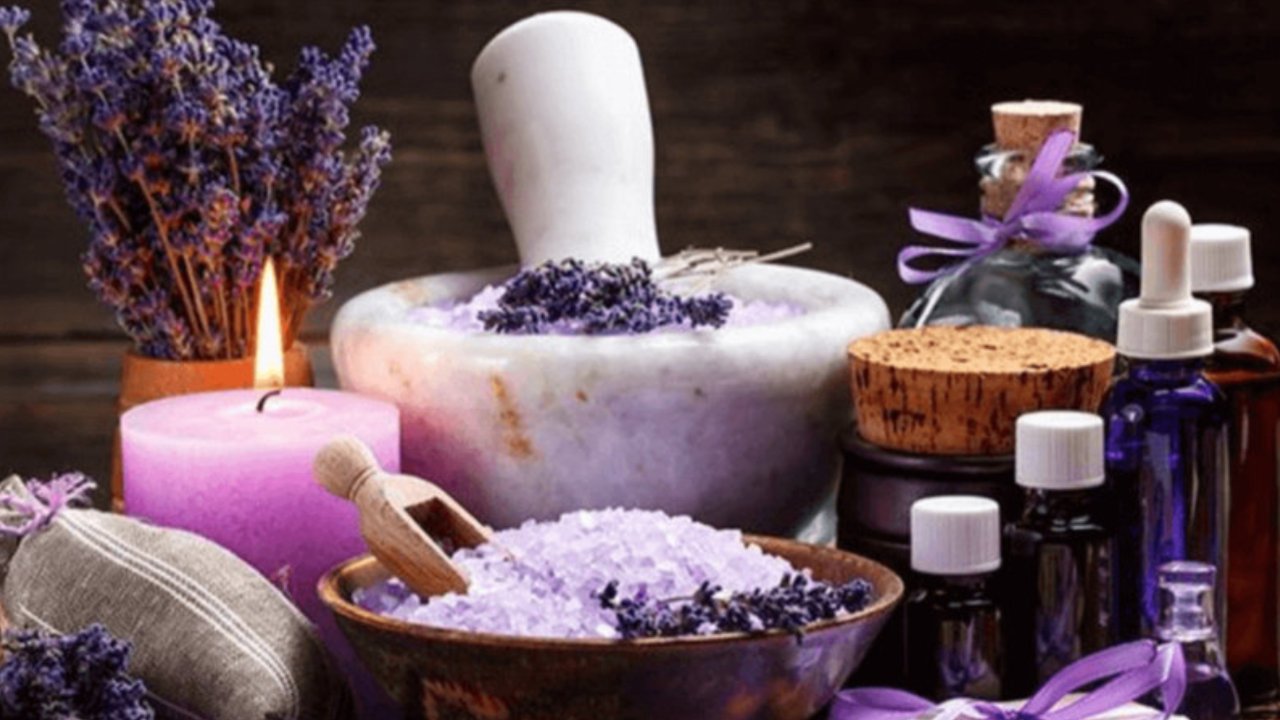 Aromatherapy: The Role of Essential Oils in Ayurveda