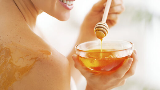 Ayurveda’s Top Honey Benefits for Your Skin & How to Use?